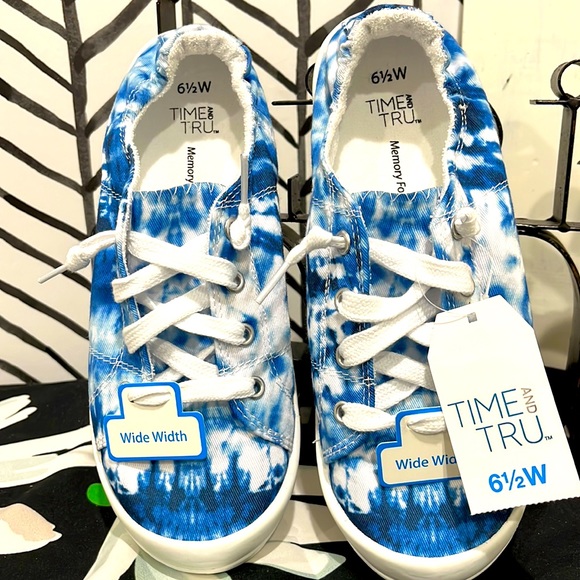 NWT Time and Tru Blue Tie Dye Memory Foam Slip-Ons, Sz 6.5W - Picture 2 of 11